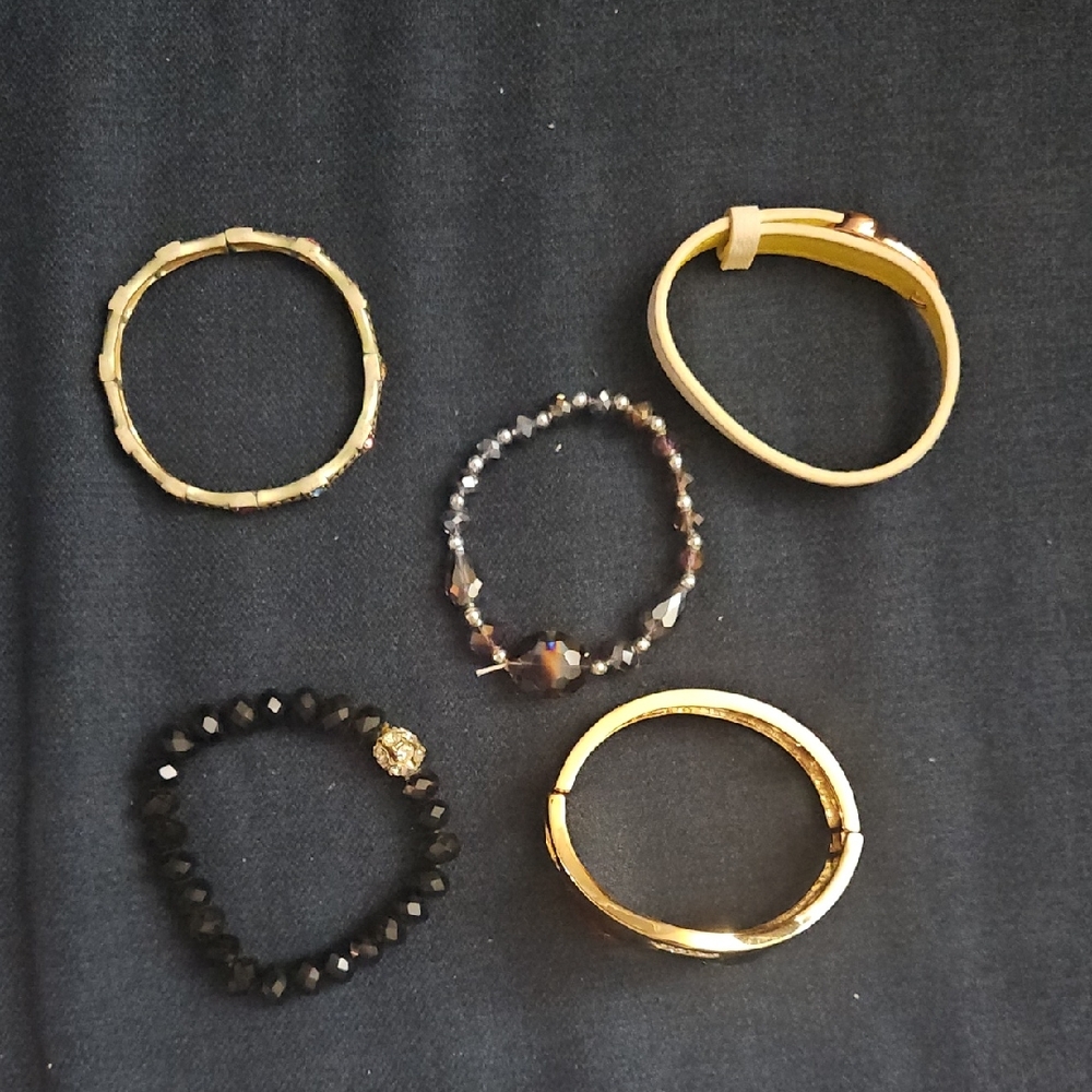 Chic Gold and Black Bracelet Set